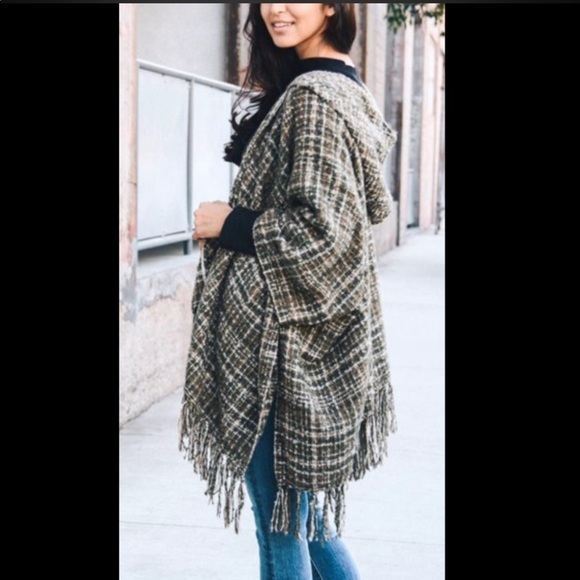 The Olive Tree Poncho (soft) - Picture 2 of 2